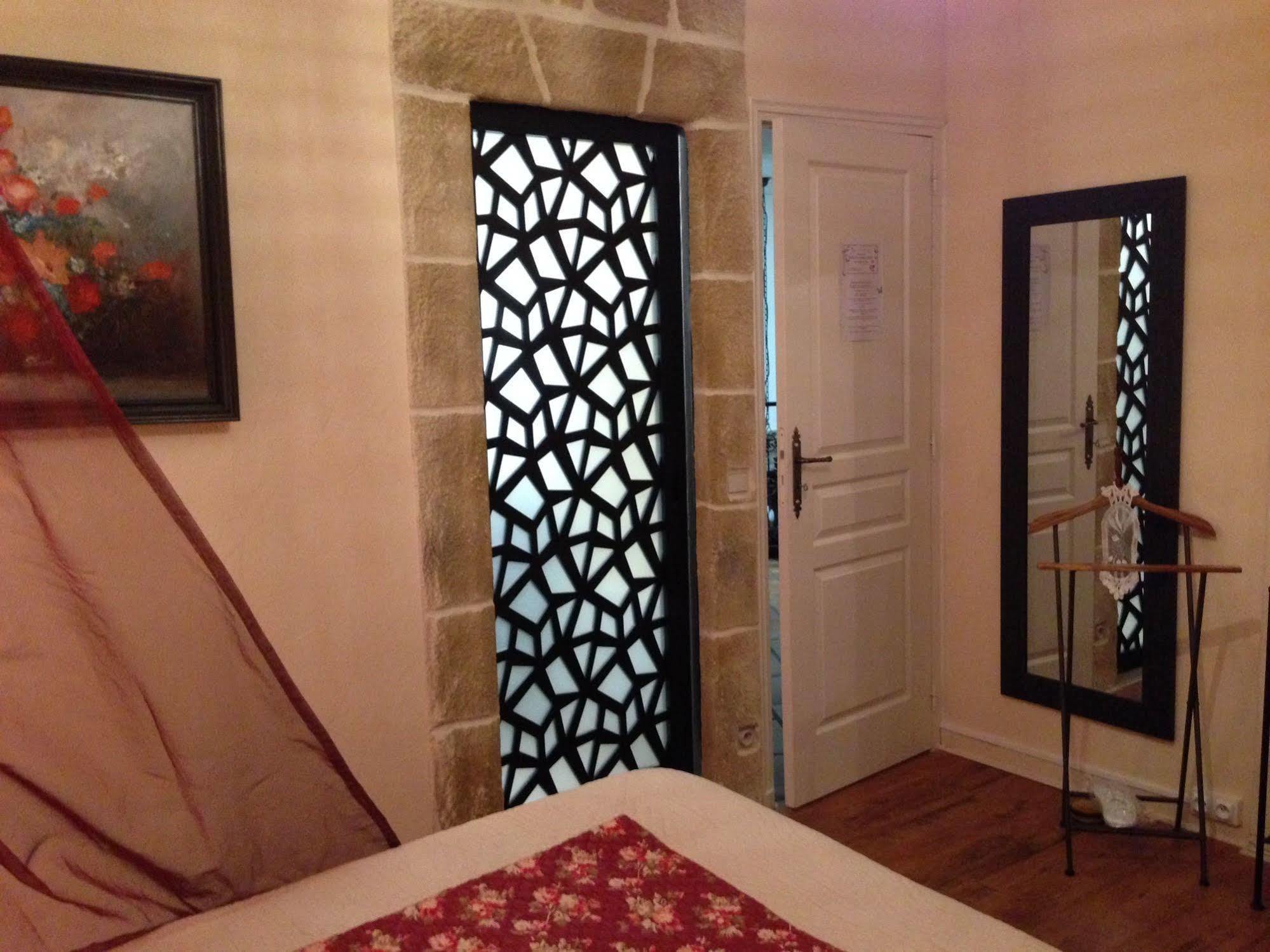 เลอ มา เดอ ลา ตาโลดิแยร์ Hotel La Talaudiere ภายนอก รูปภาพ