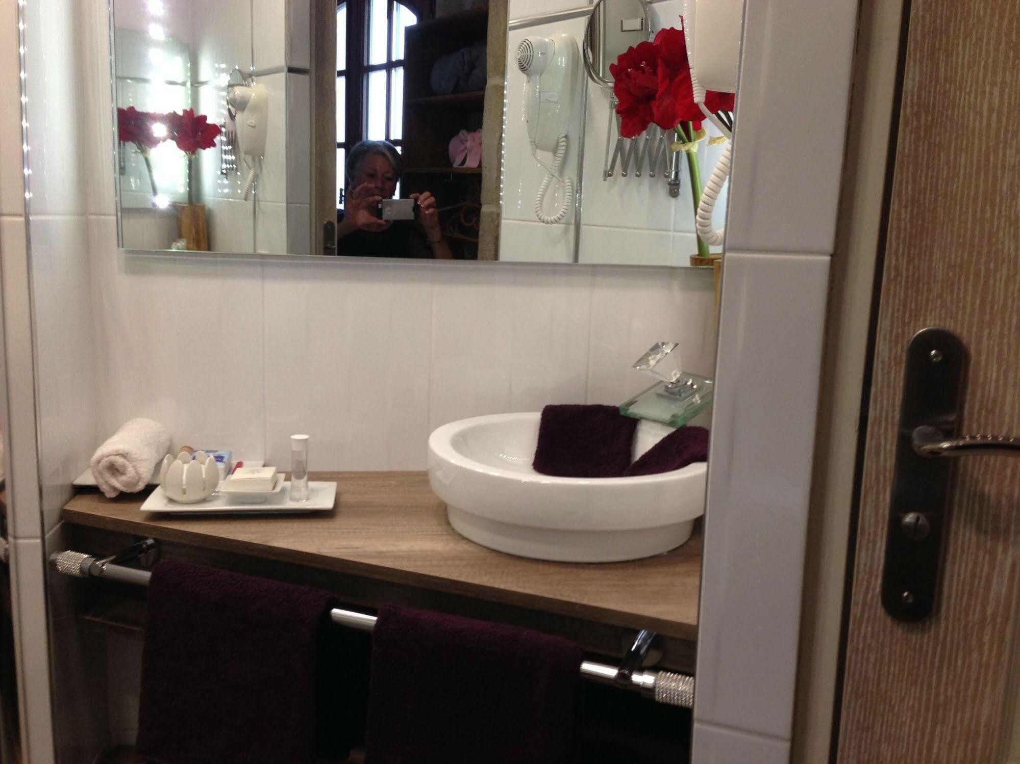 เลอ มา เดอ ลา ตาโลดิแยร์ Hotel La Talaudiere ภายนอก รูปภาพ